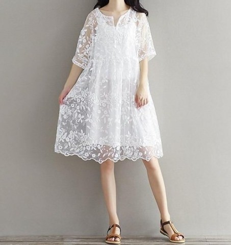 細身の可愛い えすごの女の子 白いワンピース