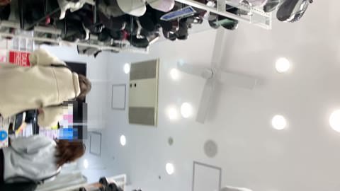 #30[前編] 超絶そそるイマドキJKの食い込み白P、プリクラ撮ってるとこ覗き見。