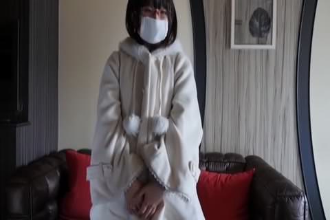 無修正　メガが似合う色白美形大学生中だし！！援交