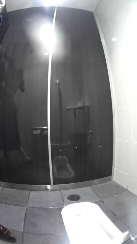 VIPな女子トイレ番外編10生理ペーパーの匂い嗅ぎを撮られた娘