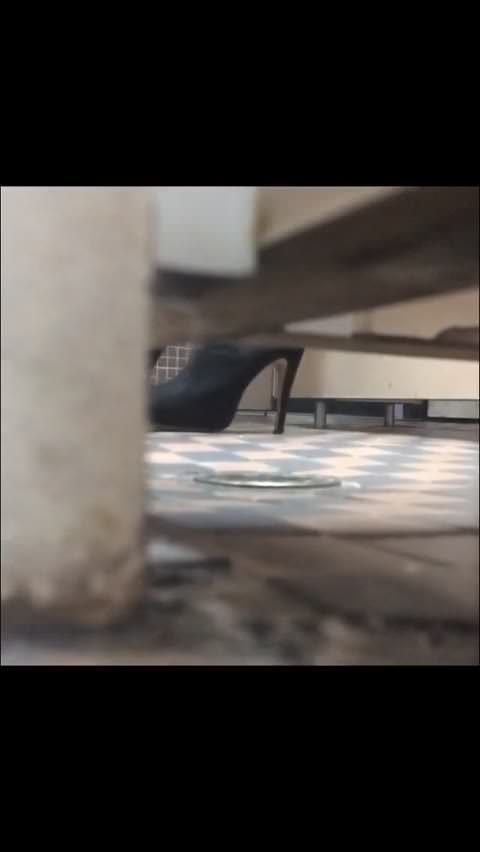 （無）ハイヒールのお姉様が 和式トイレ　フリーハンド