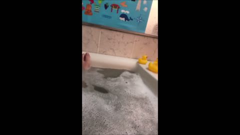 「〇村〇奈」中学のときの友だち♪お風呂のシャワーで膣内洗浄!?アソコのドアップあり♪