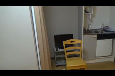 auの売り子の着替え