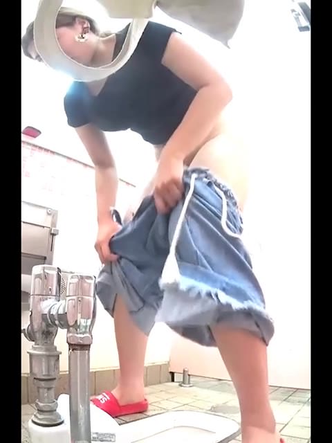 ２カメで海の和式トイレを撮ってみた3ギャルのう〇ことお着換え