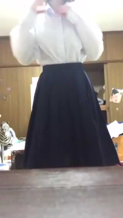 C級自室で制服脱衣