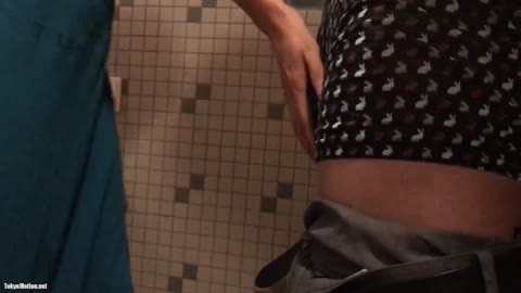 多目的トイレでメガネ娘がバキュームフェラ