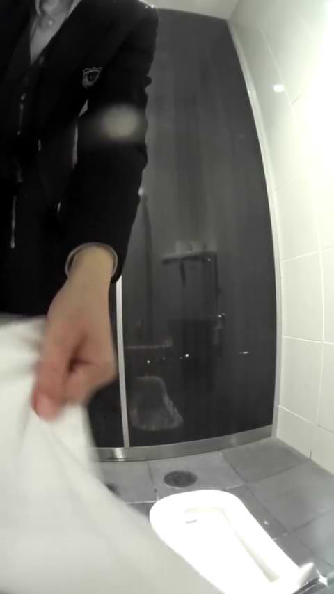 VIPな女子トイレ番外編3 精液がドロォ~っとハプニング