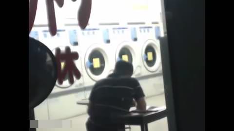 露出して逆ナンしてカーセする変態露出狂女