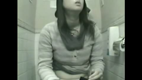 【原版作品】バイト男子が仕掛けた★外食レストラン♡トイレ盗撮（50分）後編