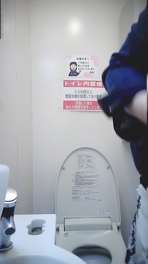 【素朴系JKゲット！】洋式トイレ正面撮り！薄いマン毛がめちゃくちゃリアルでやらしい・・