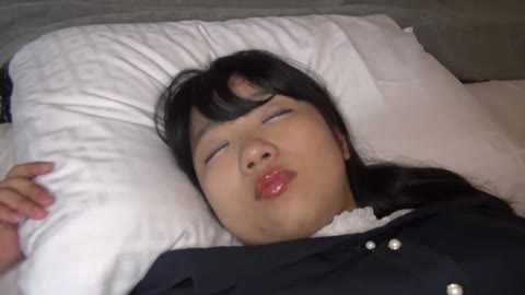 【寝込みイタズラ動画】会社の歓迎会で酔いつぶれた新人ちゃんをラブホに連れ込み全裸弄び撮影!!