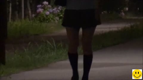 レア・クラス1な美脚ちゃんが深夜の公園で・・・(盗撮)