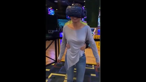 VR体験ブースで悪戯始まりの章