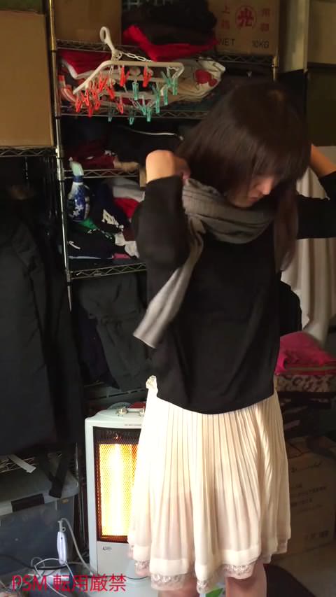 貧乳彼女の着替えトイレ盗撮流出