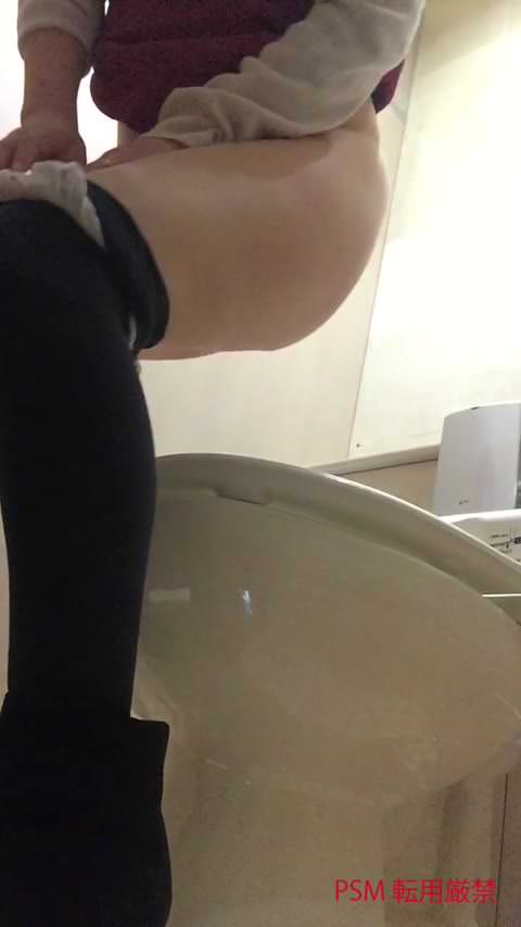 デパートトイレ盗撮!3名収録、ビックリ剛毛、学生制服、デパート受付ガール!!