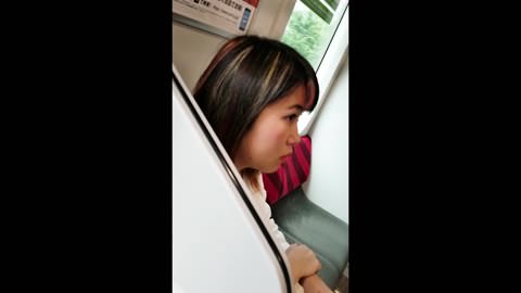 (PC/携帯対応)お宝映像!?音楽バンドのボーカル?担当娘の乳首丸出し!!!