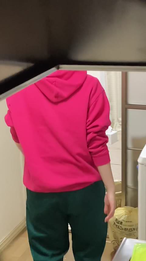 車内で見かけた可愛い娘、付いて行ったら素敵なパイパン全裸でお出迎え