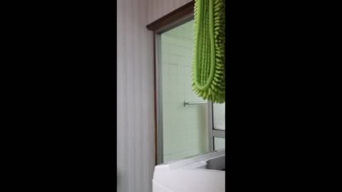 【2本立てオムニバス】【家庭内盗撮 娘のお風呂脱衣を盗撮】【激レア!スパで脱衣する母と娘】1606