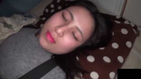 爆乳＋糸引き娘の睡眠悪戯