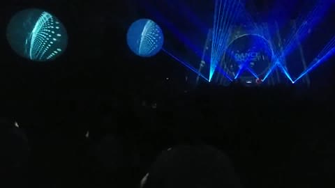 無修正　クラブ好きなパリピギャルをナンパ中出し