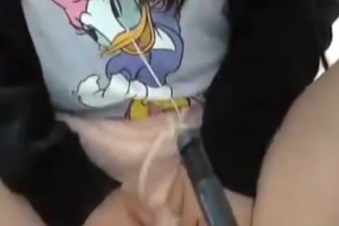 無修正ライブ配信　幼い少女のライブチャット