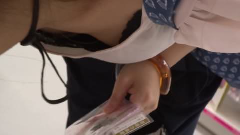 胸元の隙間vol.43