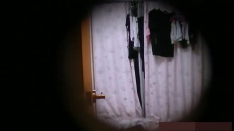 女子寮の覗き穴から 3