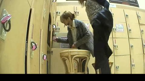 オシャレギャル2人組みの脱衣所着替え観察！！