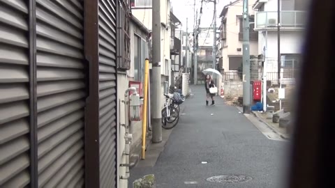 おまんこ広げて野外おしっこ2