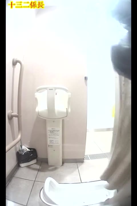 2カメ撮り 下ｶﾒドアップ！！美人OLさんのオマ○コを接写で観察