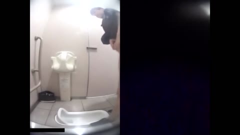 ギリギリお漏らし脱糞美女