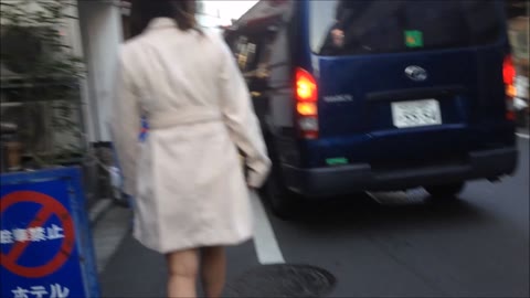 めくったらバレた。。。。手叩かれましたが、ちょいギャルのくい込みピンクＰ撮れました。