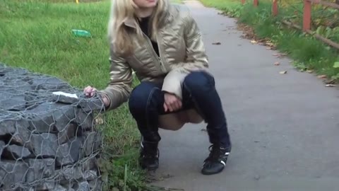 野外・室内・森の中…見ごたえある娘のみ／オシッコClip集…【33分‼】