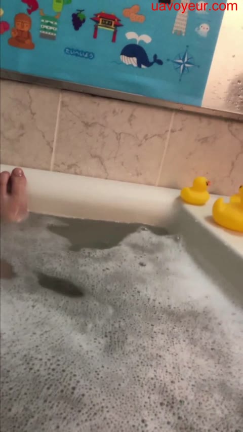 ●村●奈 中学の頃の友達にエロ目線で撮影された入浴秘映像