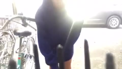 露出願望JK～お家の前でドキドキ自撮り☆