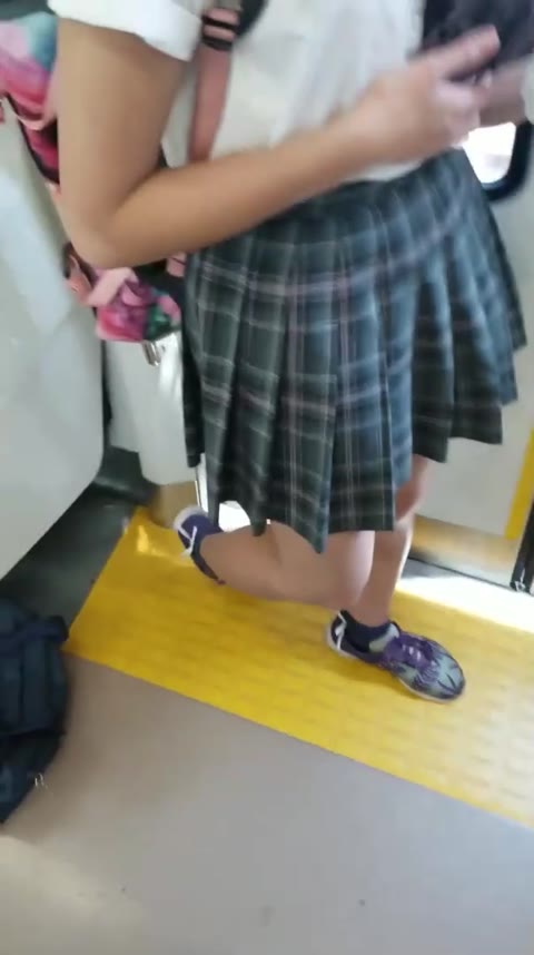 超絶美少女の純白パンティ