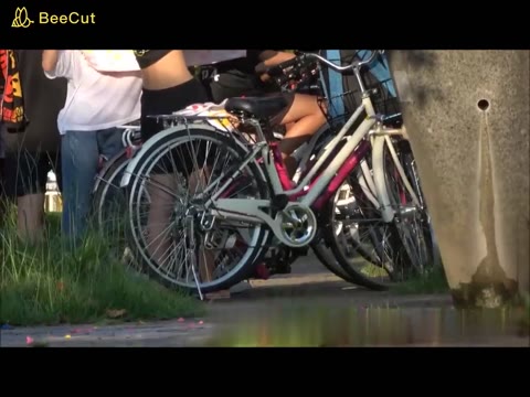 友達隠すもおっぱいポロリハプニング!!!