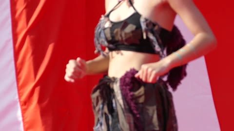 衝撃！！まさかの爆乳超美少女Ｊ●が過激衣装からおっぱいを・・・！！