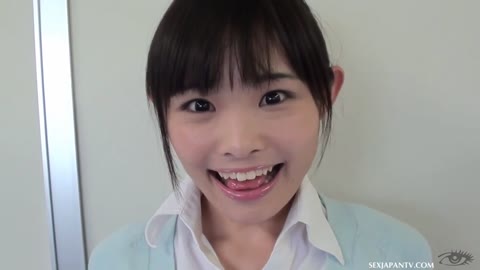 猫を見せる5人以上の日本のかわいい女性 2