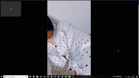 メガネ娘がスカイプで気持ちよさそうにオナする動画