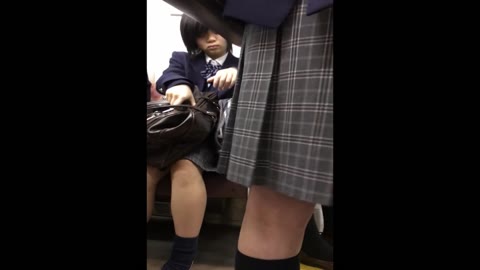 人気制服ＪＫ下から接写編