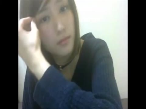 美女が母乳を直飲み