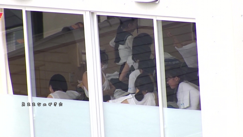 正午のクラスの女子学生